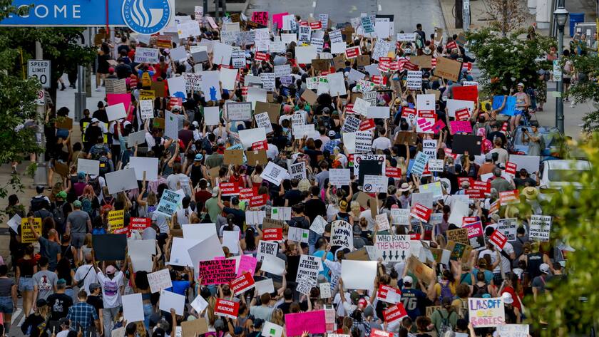 epa10032942 Pro-choice demonstrators participate in a march and rally after the US Supreme Court's decision on the Dobbs v Jackson Women's Health Organization ruling in downtown Atlanta, Georgia, USA, 24 June 2022. The court's ruling overturned the legalization of abortion in the Roe v Wade case of 1973. EPA/ERIK S. LESSER