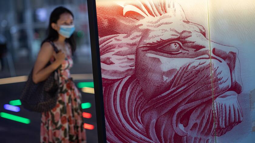 epa08685870 A woman looks at a reproduction of the Hong Kong and Shanghai Bank lion, (HSBC), at the bankâÄ™s headquarters in Hong Kong, China, 21 September 2020. According to media reports, HSBC Holding's shares dropped to its lowest level in more than a decade in Hong Kong trading after alleged claims of suspicious money transfer. EPA/JEROME FAVRE