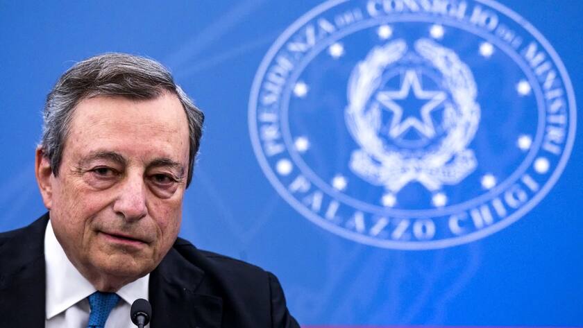 epa10067066 Italian Prime Minister Mario Draghi attends a press conference after the meeting with the CGIL, CISL, and UIL trade unions at the Multifunctional Hall of the Presidency of the Council, Chigi Palace, in Rome, Italy, 12 July 2022. Italian government proposed a new pact to trade unions to increase wages in order to help them through the inflation. EPA/ANGELO CARCONI