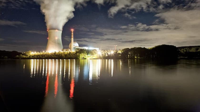 Nightly production of energy at the nuclear power plant Leibstadt in the canton of Aargau, Switzerland, pictured on May 28, 2011. (KEYSTONE/Alessandro Della Bella)