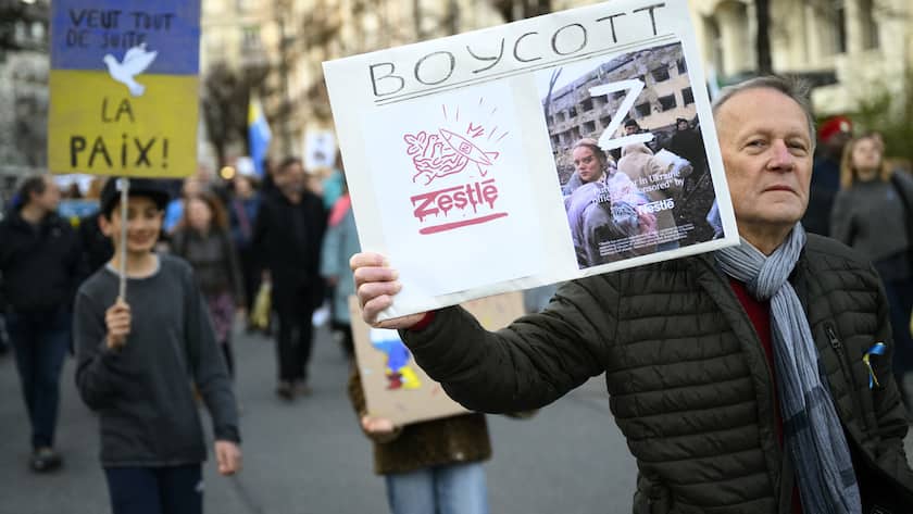 Boykottaufruf gegen Nestlé wegen des Geschäfts in Russland: Der Nahrungsmittelkonzern hat Angst vor Reputationsschäden.