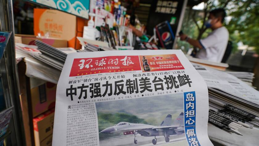 Artikel zu Pelosis Taiwan-Visite in einer chinesischen Zeitung: Das Säbelrasseln geht weiter.