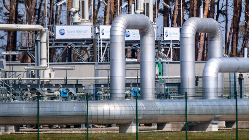 lick auf Rohrsysteme und Absperrvorrichtungen in der Gasempfangsstation der Ostseepipeline Nord Stream 1 und der Übernahmestation der Ferngasleitung OPAL.