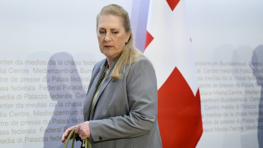 Helene Budliger Artieda, designierter Staatssekretaerin des Staatssekretariats fuer Wirtschaft (SECO) kommt zur einer Medienkonferenz ueber die Ernennung der neuen Staatssekretaerin des Staatssekretariats fuer Wirtschaft (SECO), am Mittwoch, 4. Mai 2022, im Medienzentrum Bundeshaus in Bern. (KEYSTONE/Anthony Anex)