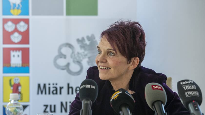 Die Nidwaldner SVP Regierungsraetin Michele Bloechliger gibt ihre Bundesratskandidatur als Nachfolgerin des abtretenden Bundesrat Ueli Maurer bekannt, am Montag, 17. Oktober 2022 im Rathaus in Stans im Kanton Nidwalden. (KEYSTONE/Urs Flueeler).