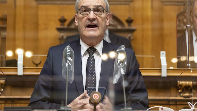 SVP-Bundesrat Guy Parmelin möchte notleidenden Unternehmen helfen - und dafür das Strommarkt-Regime auf den Kopf stellen.