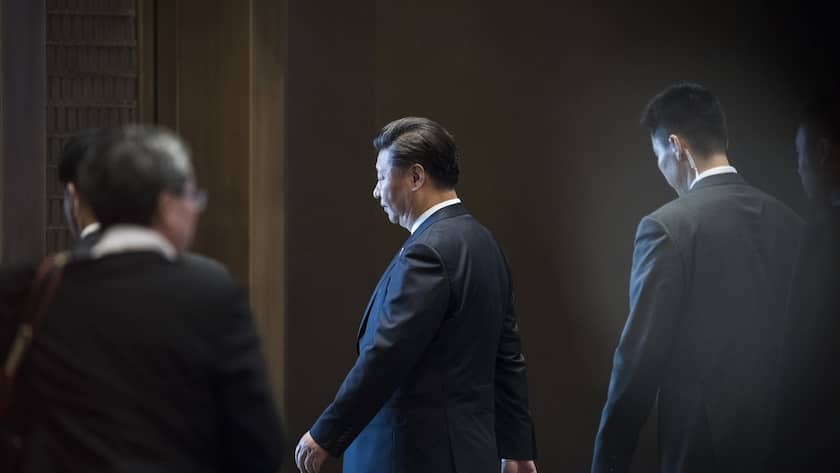 epa06184493 Chinese President Xi Jinping (C) leaves after holding a press conference at the 2017 BRICS Summit in Xiamen, Fujian province, China, 05 September 2017. The ninth BRICS (Brazil, Russia, India, China and South Africa) Summit in Xiamen runs from 03 to 05 September. EPA/FRED DUFOUR / POOL