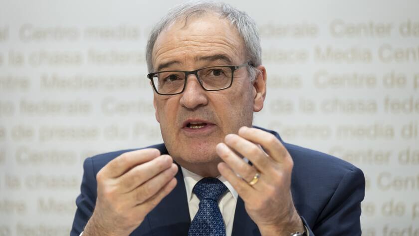 Bundesrat Guy Parmelin, spricht an einer Medienkonferenz zum Thema Energie: Entwuerfe der Verordnungen fuer den Fall einer Gasmangellage veroeffentlicht, am Mittwoch, 16. November 2022, im Medienzentrum Bundeshaus in Bern. (KEYSTONE/Anthony Anex)