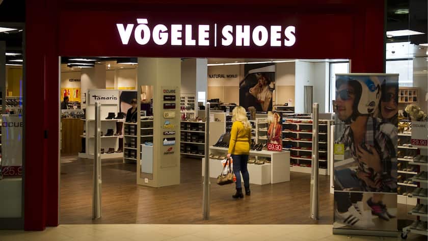 Das Schuhgeschaeft "Voegele Shoes" im Seedamm Center am Dienstag, 6. Maerz 2012, in Pfaeffikon.(KEYSTONE/Sigi Tischler)