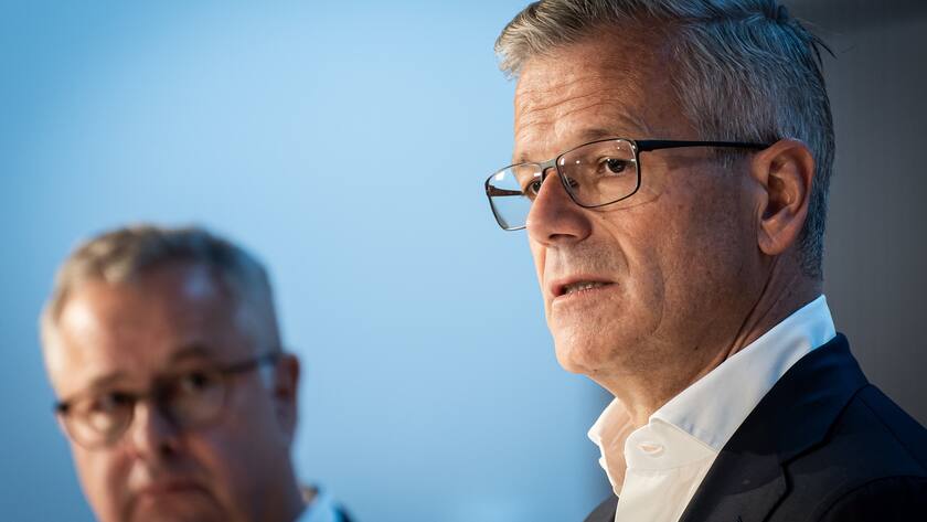Der abtretende CEO Soeren Skou mit seinem Nachfolger bei Maersk Vincent Clerc.