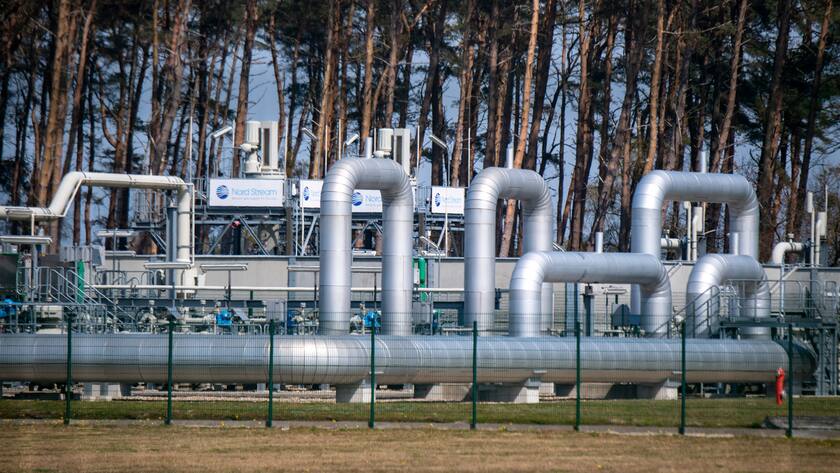 Blick auf Rohrsysteme und Absperrvorrichtungen in der Gasempfangsstation der Ostseepipeline Nord Stream 1 und der Übernahmestation der Ferngasleitung OPAL.