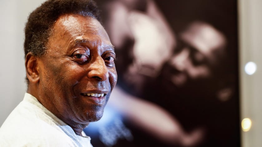 epa10381766 (FILE) - Brazilian soccer legend Pele poses during an interview with Spanish news agency EFE at the Pele Museum in Santos, Brazil, 12 November 2019 (reissued 29 December 2022). According to his agent, Pele, whose proper name is Edson Arantes do Nascimento, has died on 28 December 2022 at age 82. EPA/SEBASTIAO MOREIRA *** Local Caption *** 55631311