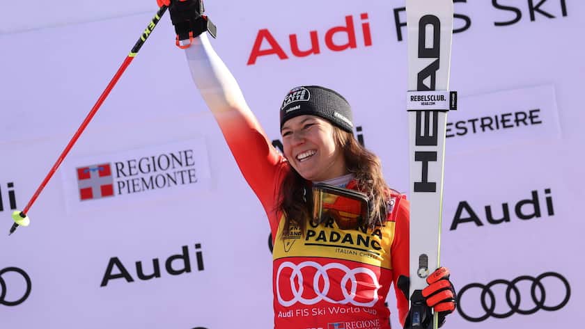 epa10361082 Wendy Holdener of Switzerland celebrates on the podium after winning the Women's Slalom race at the FIS Alpine Skiing World Cup in Sestriere, Italy, 11 December 2022. EPA/ANDREA SOLERO