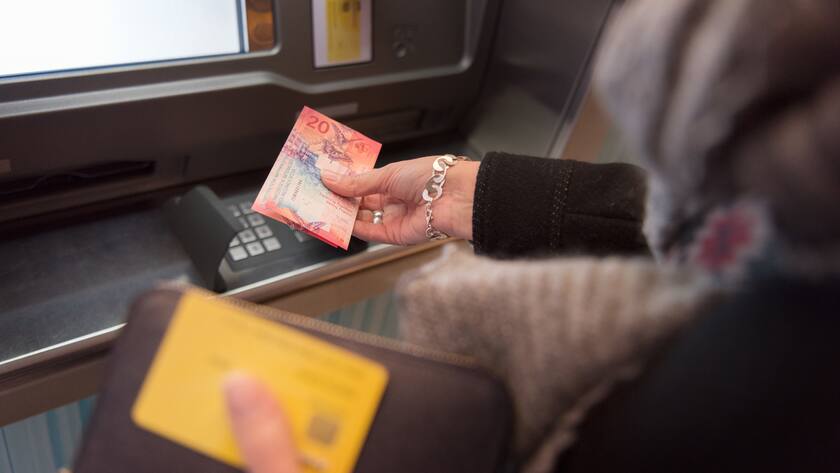 Bei der Postfinance gibt es bald mehr Geld auf Sparguthaben bis 25'000 Franken.