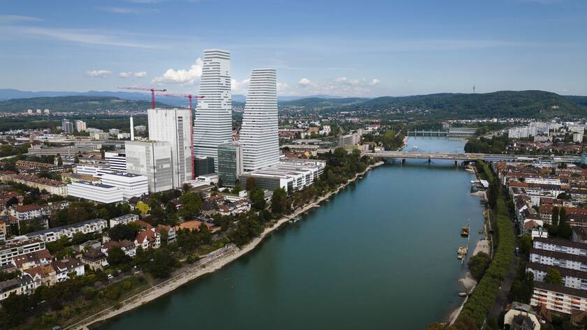 Blick auf die Roche-Türme in Basel: 2,3 Prozent mehr für Angestellte in der Schweiz.