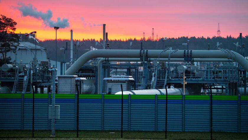 07.01.2022, Mecklenburg-Vorpommern, Lubmin: Blick auf Rohrsysteme und Absperrvorrichtungen in der Gasempfangsstation der Ostseepipeline Nord Stream 2. Ursprünglich sollte die Pipeline für Erdgas aus Russland Ende 2019 in Betrieb gehen. Foto: Stefan Sauer/dpa +++ dpa-Bildfunk +++ (KEYSTONE/DPA/Stefan Sauer)