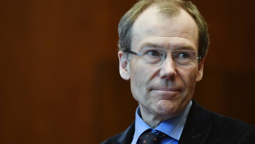 Johannes Rueegg-Stuerm, ehemaliger VR-Praesident Raiffeisen an einer Medienkonferenz der Raiffeisen in Zuerich am Freitag 9. Maerz 2018. Der Wirtschaftsprofessor Pascal Gantenbein uebernimmt als Praesident interimistisch per sofort die Leitung des Verwaltungsrats bei der Bank. (KEYSTONE/Walter Bieri)..