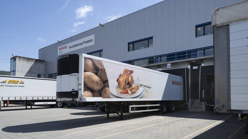 Das Lager-, Logistik- und Distributionszentrum von Migros Online in Pratteln, fotografiert am 3. Juni 2021 in Pratteln, Kanton Basel-Landschaft. (KEYSTONE/Gaetan Bally)