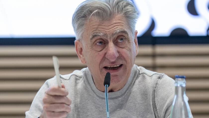 Nick Hayek, CEO Swatch Group AG, anlaesslich der Bilanzmedienkonferenz ueber das Geschaeftsjahr 2021, am Donnerstag 17. Maerz 2022, in Biel. (KEYSTONE/Marcel Bieri)