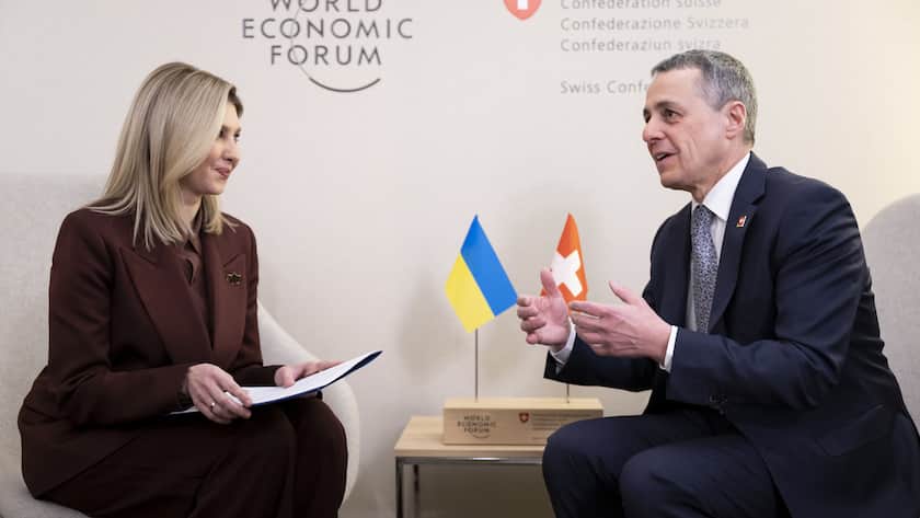 Switzerland's Foreign Minister Ignazio Cassis, right, speaks with Olena Zelenska, First Lady of Ukraine, left, during a bilateral meeting during the 53rd annual meeting of the World Economic Forum, WEF, in Davos, Switzerland, Tuesday, January 17, 2023. The meeting brings together entrepreneurs, scientists, corporate and political leaders in Davos under the topic "Cooperation in a Fragmented World" from 16 to 20 January. (KEYSTONE/Laurent Gillieron)