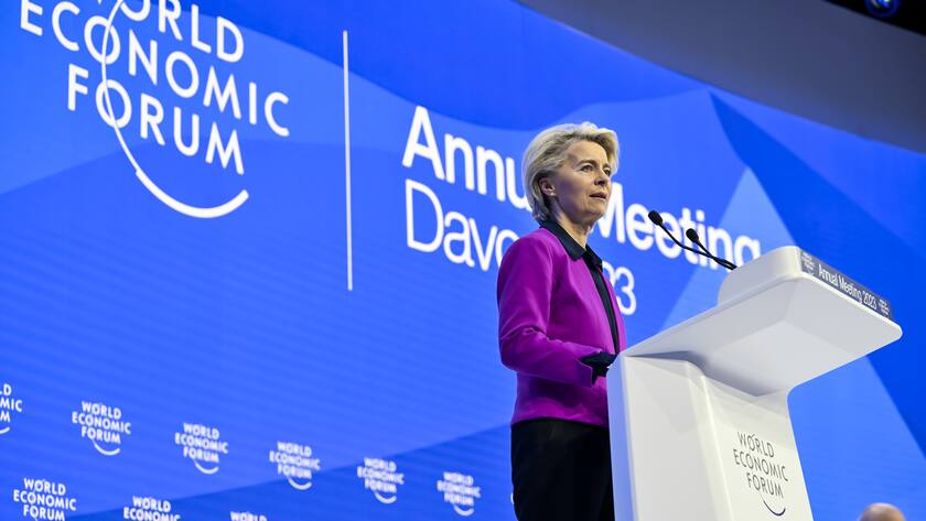 EU-Kommissionspräsidentin Ursula von der Leyen beklagt sich in Davos zugleich über die USA, wie über China