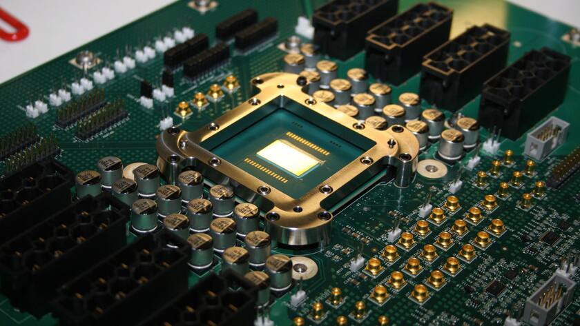 Auf diesem undatierten Foto, das von Intel Corp. veröffentlicht wurde, ist eine Computerplatine zu sehen, die einen 80-Core Teraflops-Forschungschip enthält.