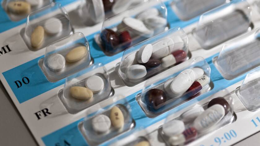 Medikamente in einer Blisterkarte, Apotheke Wyss in Baden. (KEYSTONE/Gaetan Bally)