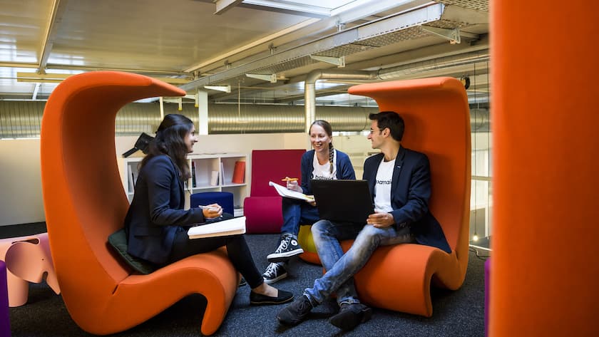 Wie Versicherer für Fachkräfte attraktiver werden