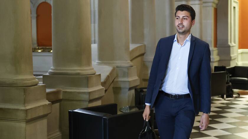 Fabian Molina, SP-ZH, auf dem Weg zum Kommissionszimmer der Immunitaetskommission, am Mittwoch, 11. Mai 2022 im Bundeshaus in Bern. (KEYSTONE/Peter Klaunzer)