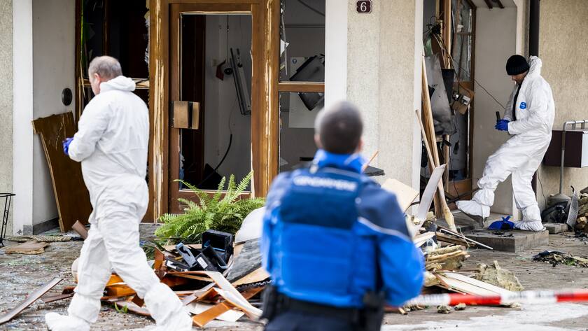 Nach der Sprengung: Sachschäden an einem Bankgebäude in Biere VD am 2. Februar 2023.