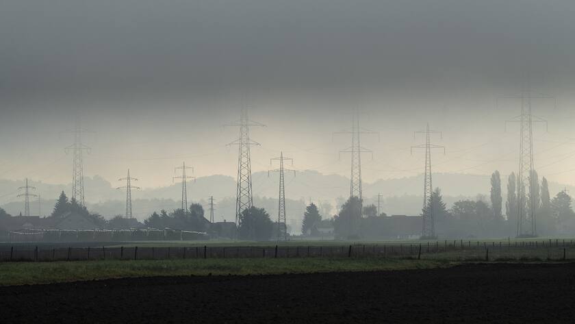 Masten einer Hochspannungsleitung bei Niederbipp. Elektrizität wurde deutlich teurer.