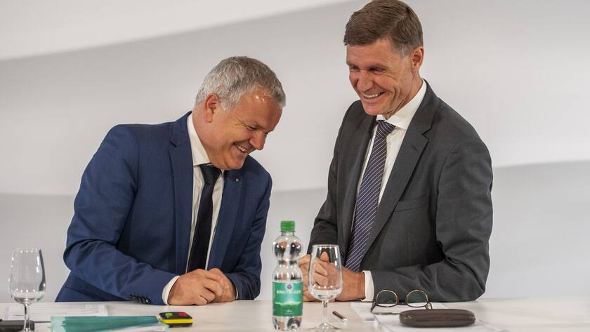 Der Suva-Chef Felix Weber (links) und sein Finanzchef, Hubert Niggli, haben gut lachen: in ihrem Unternehmen ist die Work-Life-Balance sehr gut.
