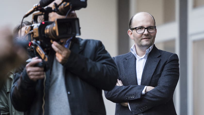 Remo Stoffel, der Besitzer der Therme Vals, aufgenommen an einer Informationsveranstaltung fuer die Buerger zu dem Parkprojekt "Im Boda" und dem Turm "Femme de Vals" der 7132 AG, am Sonntag, 4. Oktober 2015, in Vals. (KEYSTONE/Gian Ehrenzeller)