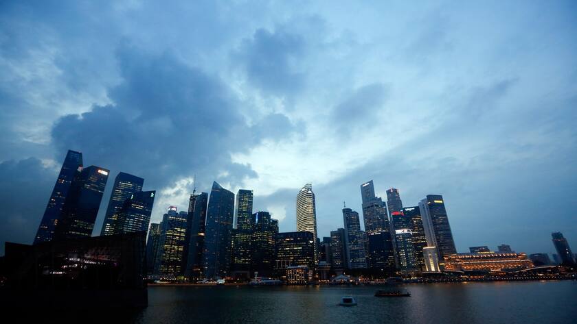 epa03454462 A view of Singapore's skyline as seen from the Marina Bay Sands resort in Singapore, 01 November 2012. Singapore's GDP fell an annualized 1.5 per cent in the last three months from the previous quarter while consumer price gains will average more than 4.5 per cent in 2012, predicted the central bank in its macroeconomic review. EPA/STEPHEN MORRISON