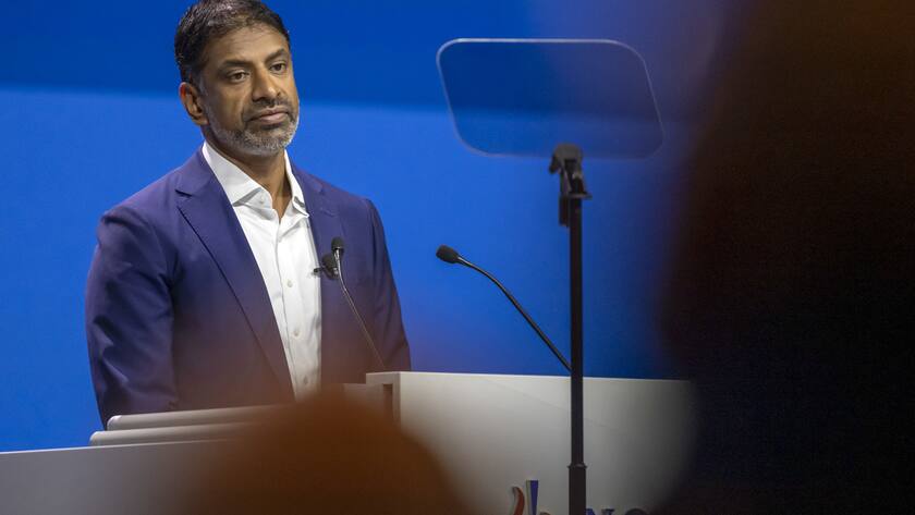 Schweizer Konzernchefs mussten 2022 mit tieferen Salären leben Novartis-Chef Vas Narasimhan wurde 2022 mit einem tieferen Salär abgestraft.