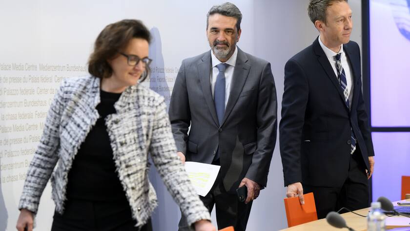 Sie kann einen Teil der CS von der UBS abspalten: Marlene Amstad, Präsidentin der Finma, zusammen mit ihrem Direktor Urban Angehrn.