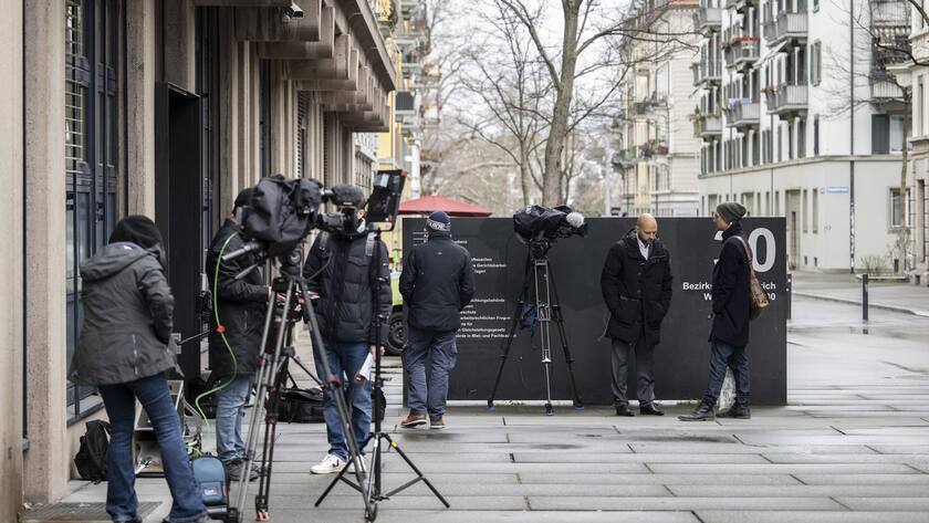 Journalisten vor dem Gerichtsgebäude beim Prozess gegen die Gazprombank-Mitarbeiter.