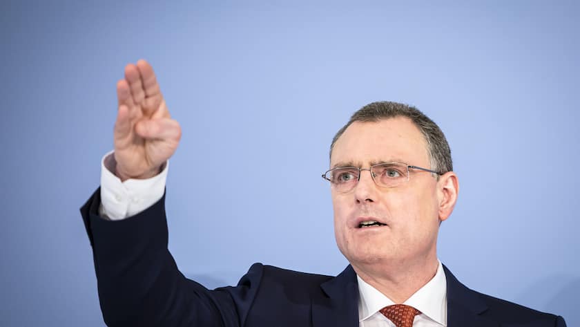 Swiss National Bank's (SNB) Chairman of the Governing Board Thomas Jordan speaks during a media briefing of the Swiss National Bank in Zurich, Switzerland, on Thursday, March 23, 2023. (KEYSTONE/Michael Buholzer).