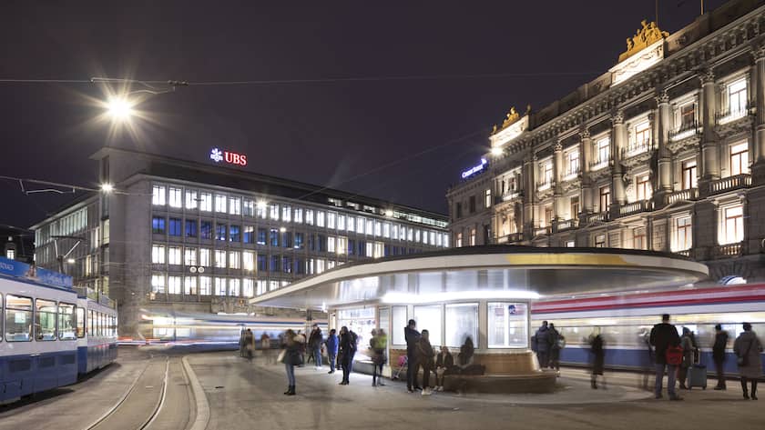Paradeplatz square with the tram stop "Paradeplatz and the headquarters of the two Swiss banks UBS, left, and Credit Suisse, right, in Zurich, Switzerland, on February 4, 2019. (KEYSTONE/Gaetan Bally)Der Paradeplatz mit Tramstation "Paradeplatz und dem Hauptsitz der Schweizer Grossbanken UBS, links, und Credit Suisse, rechts, am 4. Februar 2019 in Zuerich. (KEYSTONE/Gaetan Bally)