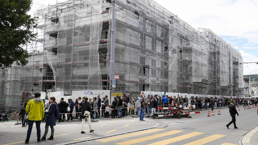 Wohnungssuche in Zürich: Lange Schlangen gehören in den Schweizer Ballungszentren dazu.