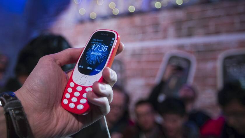 epa05816824 A visitor takes a close look at the new Nokia 3310 during its presentation on the eve of the opening of Mobile World Congress (MWC) in Barcelona, northeastern Spain, 26 February 2017. The congress under the motto 'The next element' runs from 27 February to 02 March 2017. EPA/QUIQUE GARCIA