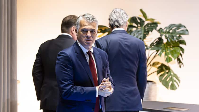 Newly appointed Group Chief Executive Officer of Swiss Bank UBS Sergio P. Ermotti, center, arrives with outgoing CEO Ralph Hamers, right, and UBS Chairman Colm Kelleher, left, for news conference in Zurich, Switzerland on Wednesday, March 29, 2023. (KEYSTONE/Michael Buholzer)