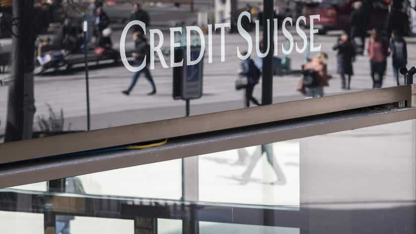 A view shows logo of Swiss bank Credit Suisse in Zurich, Switzerland 16 March 2023. Credit Suisse is borrowing up to 50 billion francs (50.8 billion euros) from the Swiss National Bank (SNB), according to a statement on 16 March 2023. This is intended to strengthen the group, whose shares have crashed on the stock exchange. (KEYSTONE/Ennio Leanza)