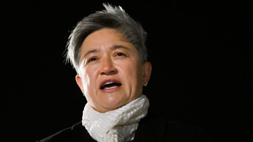 Australiens Aussenministerin Penny Wong spricht zu den Medien.