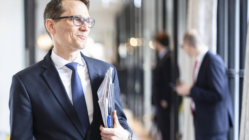 Swiss National Bank's (SNB) Vice Chairman of the Governing Board Martin Schlegel leaves a media briefing of the Swiss National Bank in Zurich, Switzerland, on Thursday, March 23, 2023. (KEYSTONE/Michael Buholzer).