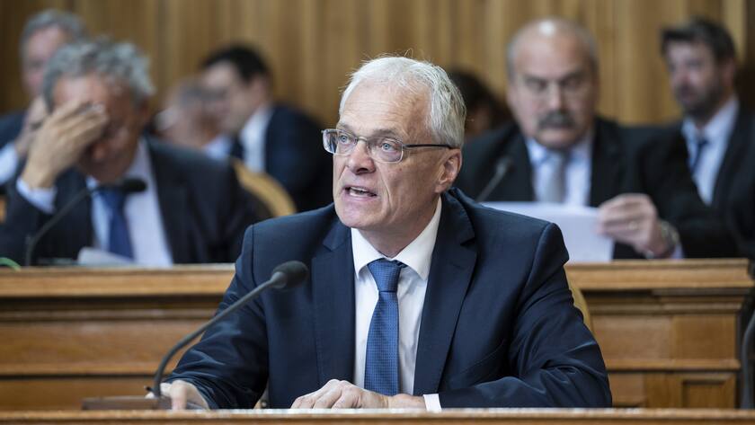 Thomas Minder, Parteilos-SH, vertritt seinen Vorstoss, an der ausserordentlichen Session der Eidgenoessischen Raete, am Mittwoch, 12. April 2023 im Staenderat in Bern. Die ausserordentliche Session wurde einberufen, um ueber die Finanzbeschluesse des Bundesrats zur Rettung der Grossbank Credit Suisse CS und deren Uebernahme durch die UBS zu debattieren. (KEYSTONE/Alessandro della Valle)