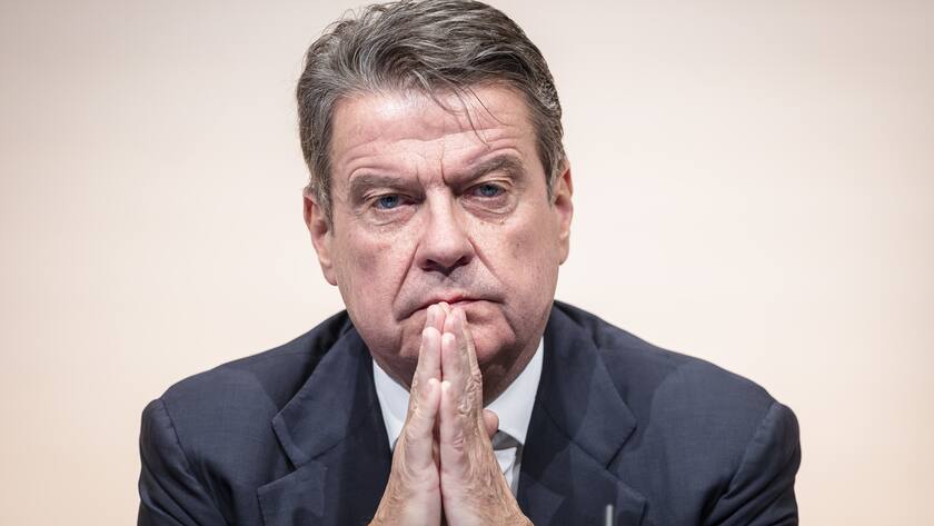 UBS Chairman Colm Kelleher attends news conference in Zurich, Switzerland on Wednesday, March 29, 2023. (KEYSTONE/Michael Buholzer)