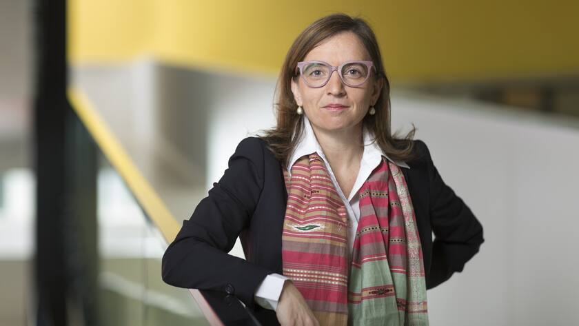 Portrait of Philomena Colatrella, General Secretary and Vice-President of the Corporate Executive Commitee of Swiss CSS Insurance, taken at CSS' headquarters in Lucerne, Switzerland, on January 14, 2015. (KEYSTONE/Gaetan Bally)Philomena Colatrella, Generalsekretaerin und stellvertretene Vorsitzende der Konzernleitung der CSS Versicherung, portraitiert am 14. Januar 2015 am Hauptsitz in Luzern. (KEYSTONE/Gaetan Bally)