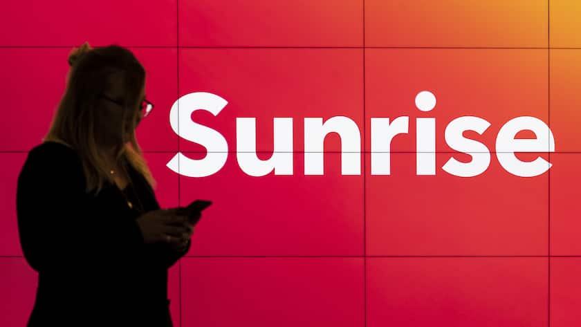 Der Telekom-Konzern Sunrise erhöht auf zahlreichen Abos die Preise. Grund dafür ist die Inflation.