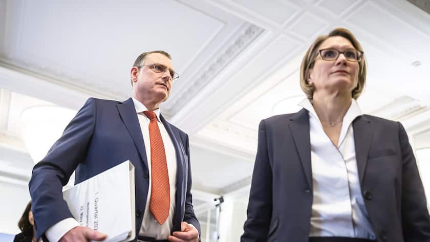 Swiss National Bank's (SNB) Chairman of the Governing Board Thomas Jordan, center, arrives with Member of the Governing Board Andrea Maechler, right, to a media briefing of the Swiss National Bank in Zurich, Switzerland, on Thursday, March 23, 2023. (KEYSTONE/Michael Buholzer).